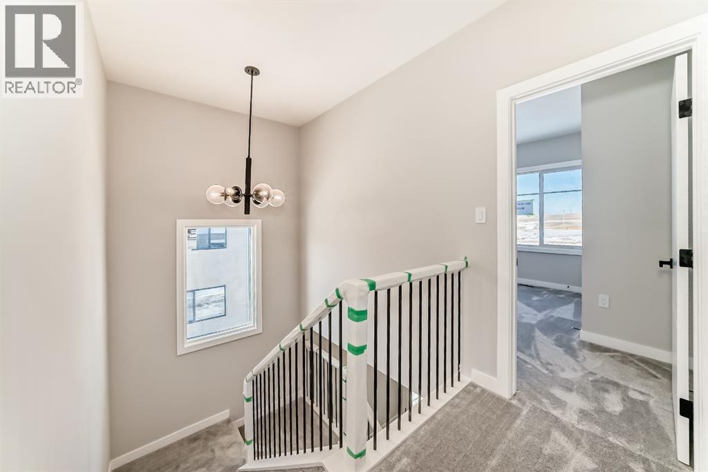 504 Heritage Boulevard, Cochrane, AB - Indoor Photo Showing Other Room