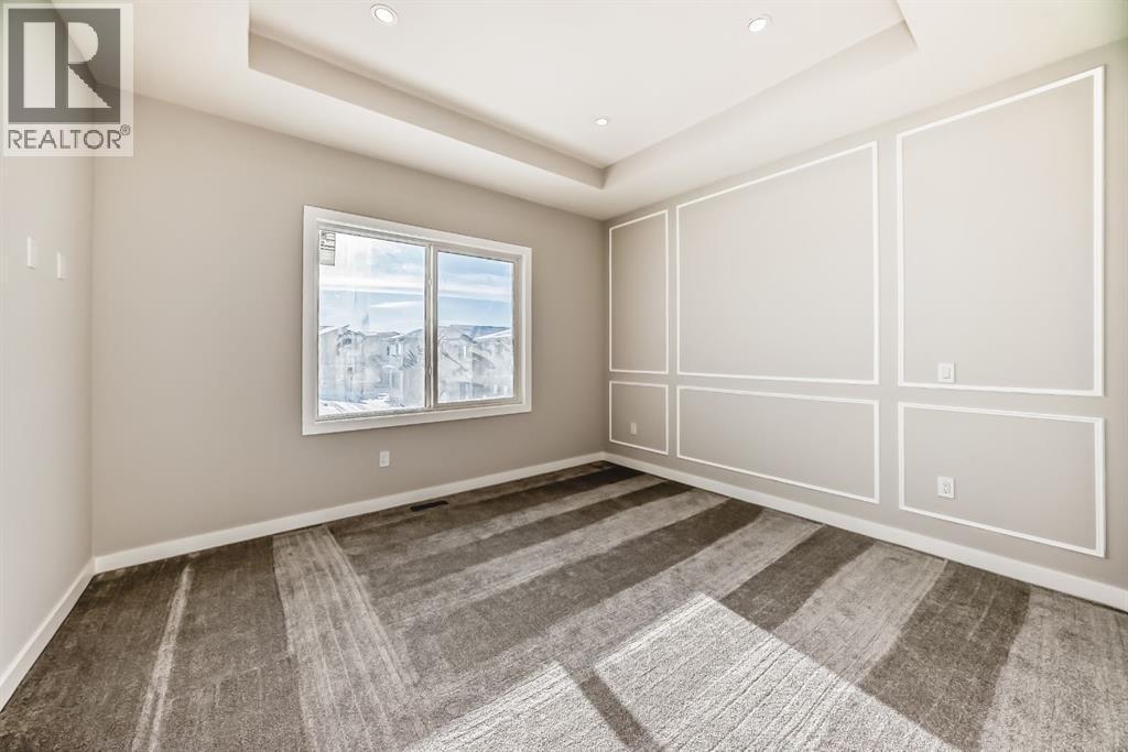 504 Heritage Boulevard, Cochrane, AB - Indoor Photo Showing Other Room