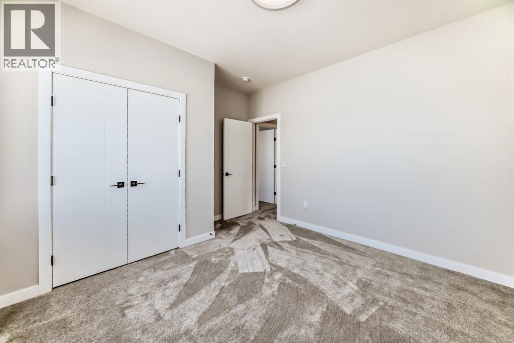 504 Heritage Boulevard, Cochrane, AB - Indoor Photo Showing Other Room