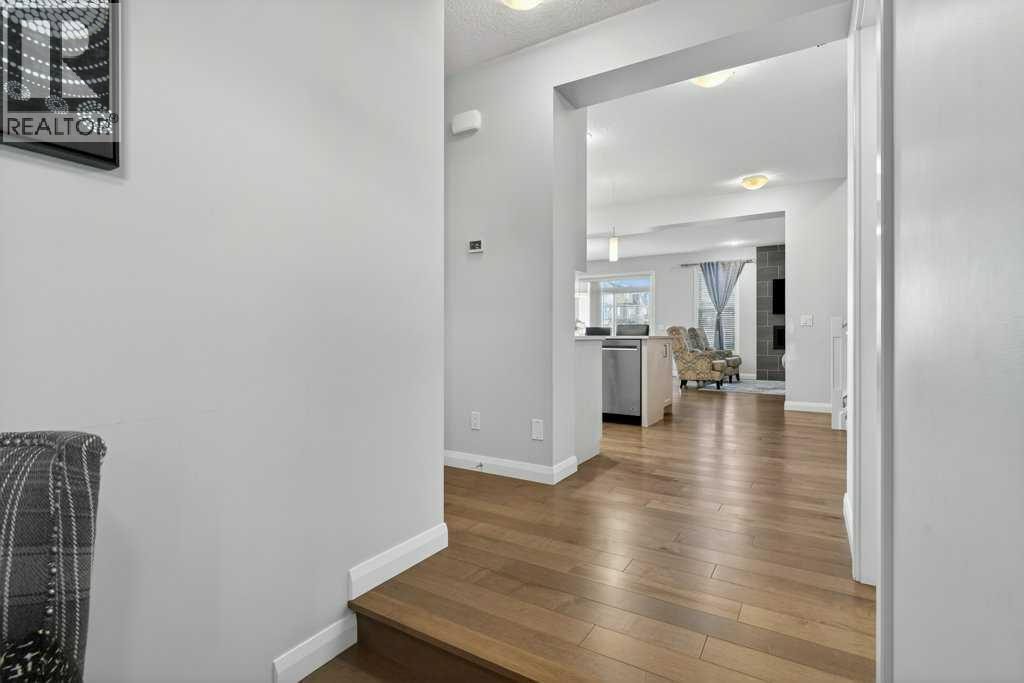 Main Floor - 139 Evansglen Circle Nw, Calgary, AB - Indoor Photo Showing Other Room