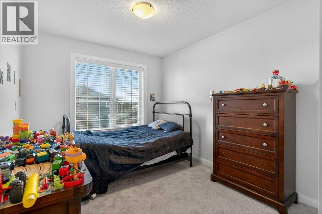 Bedroom-3 - 139 Evansglen Circle Nw, Calgary, AB - Indoor Photo Showing Bedroom