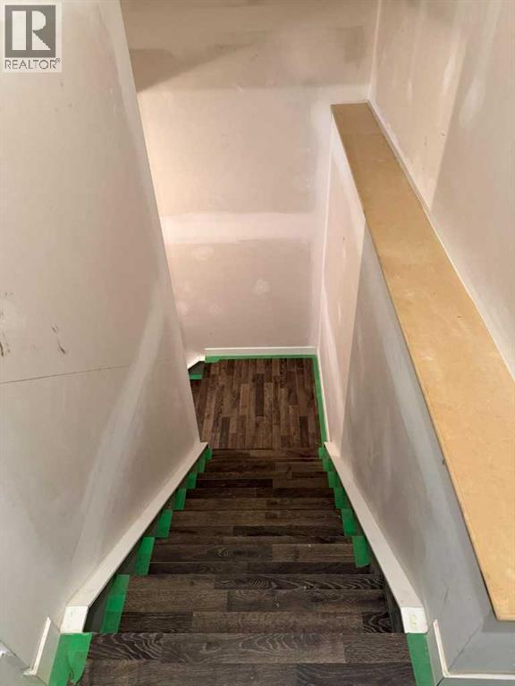 Basement -Stairway - 139 Evansglen Circle Nw, Calgary, AB - Indoor Photo Showing Other Room