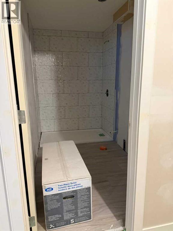 Bsement full bath - 139 Evansglen Circle Nw, Calgary, AB - Indoor