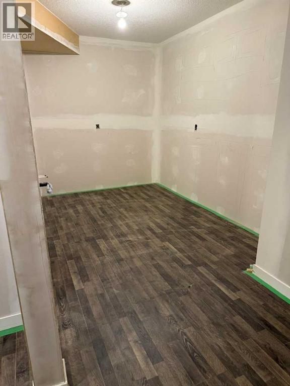 Basement - 139 Evansglen Circle Nw, Calgary, AB - Indoor Photo Showing Other Room