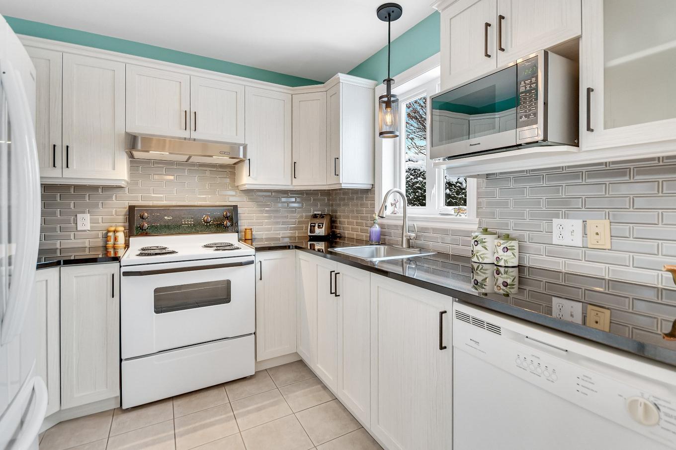 Kitchen - 12 Rue Gédéon-Létourneau, Saint-Basile-Le-Grand, QC - Indoor Photo Showing Kitchen