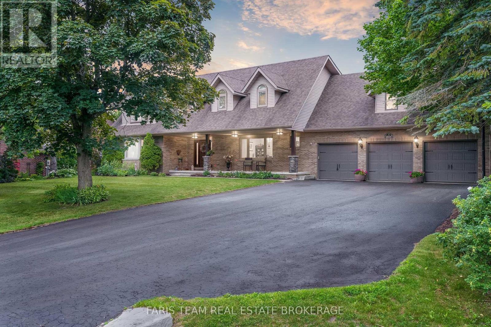 32 Cairns Boulevard, Springwater, ON - Outdoor