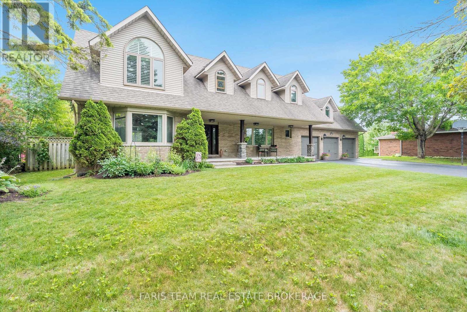 32 Cairns Boulevard, Springwater, ON - Outdoor With Deck Patio Veranda