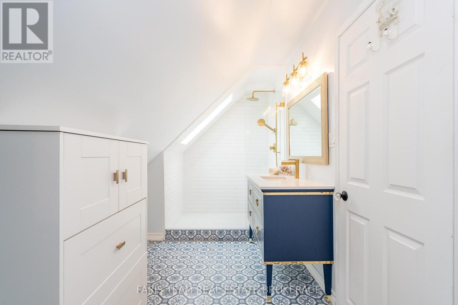 32 Cairns Boulevard, Springwater, ON - Indoor Photo Showing Other Room