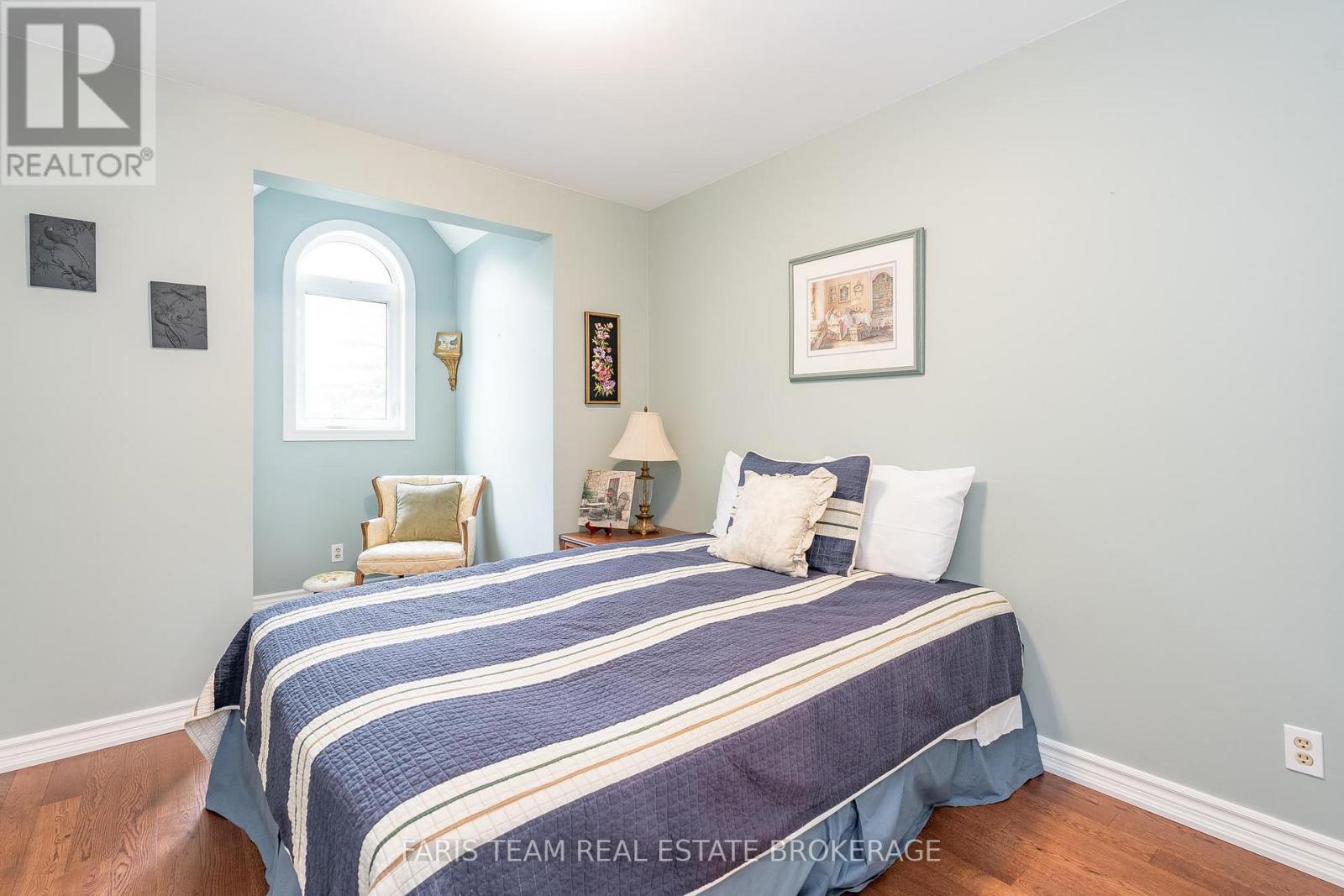 32 Cairns Boulevard, Springwater, ON - Indoor Photo Showing Bedroom