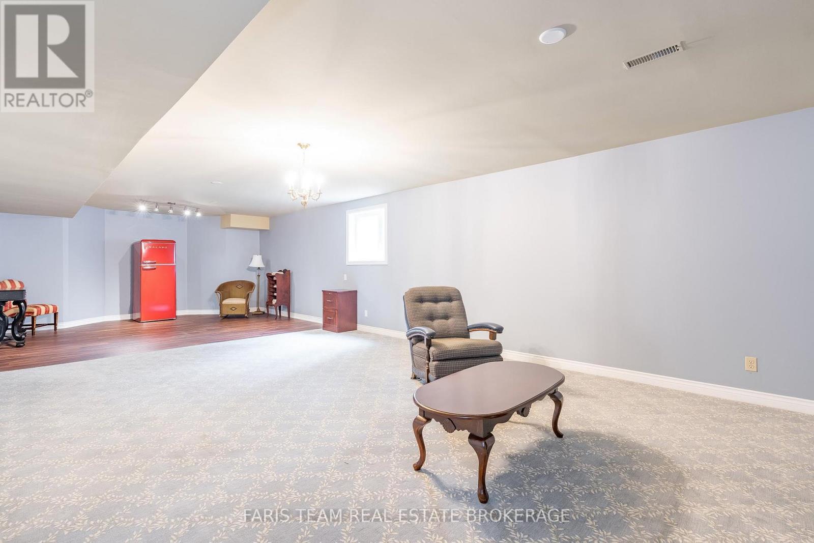 32 Cairns Boulevard, Springwater, ON - Indoor