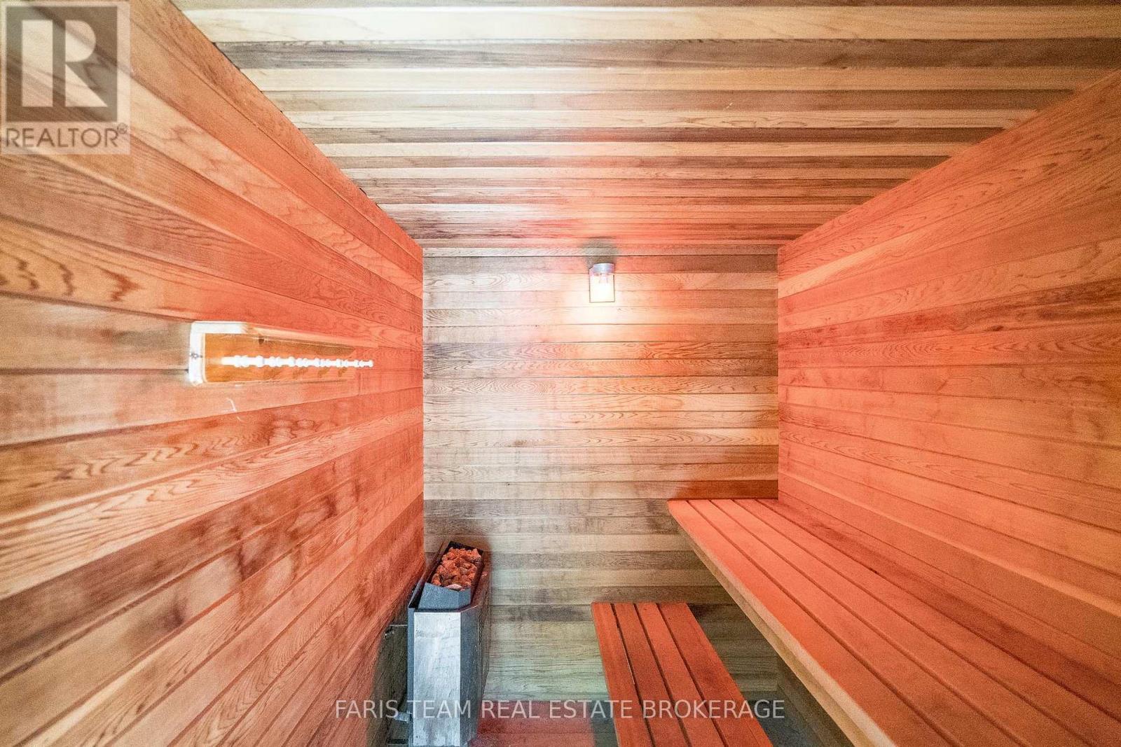 32 Cairns Boulevard, Springwater, ON - Indoor Photo Showing Other Room
