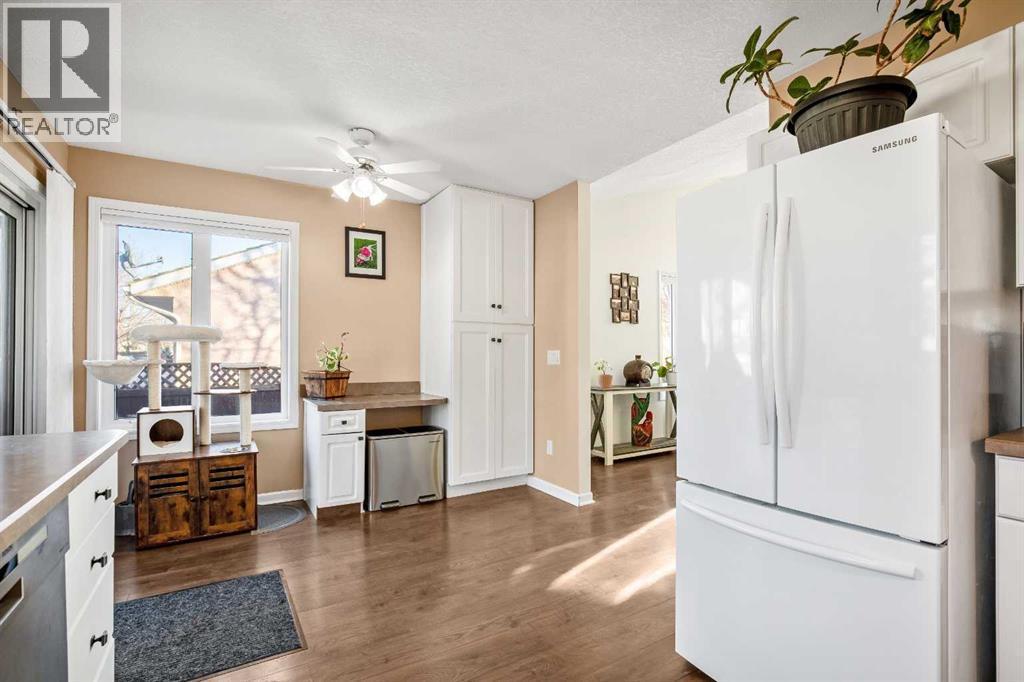 Pantry - 830 Westmount Drive, Strathmore, AB - Indoor Photo Showing Kitchen