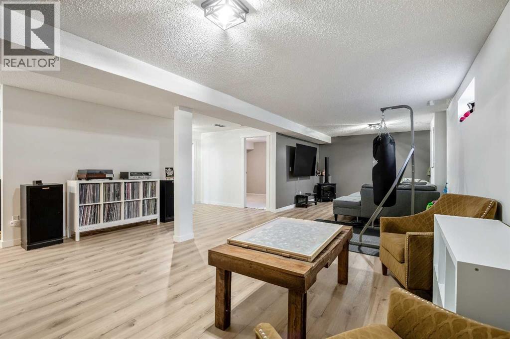 830 Westmount Drive, Strathmore, AB - Indoor