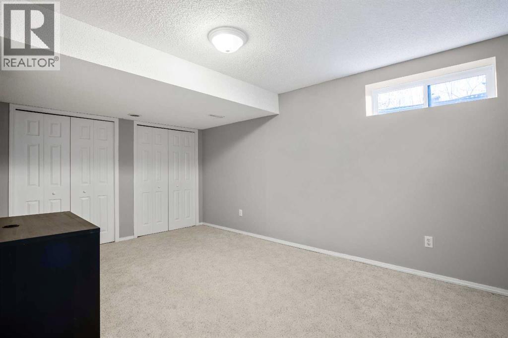 Large 3rd lower bedroom - 830 Westmount Drive, Strathmore, AB - Indoor Photo Showing Other Room