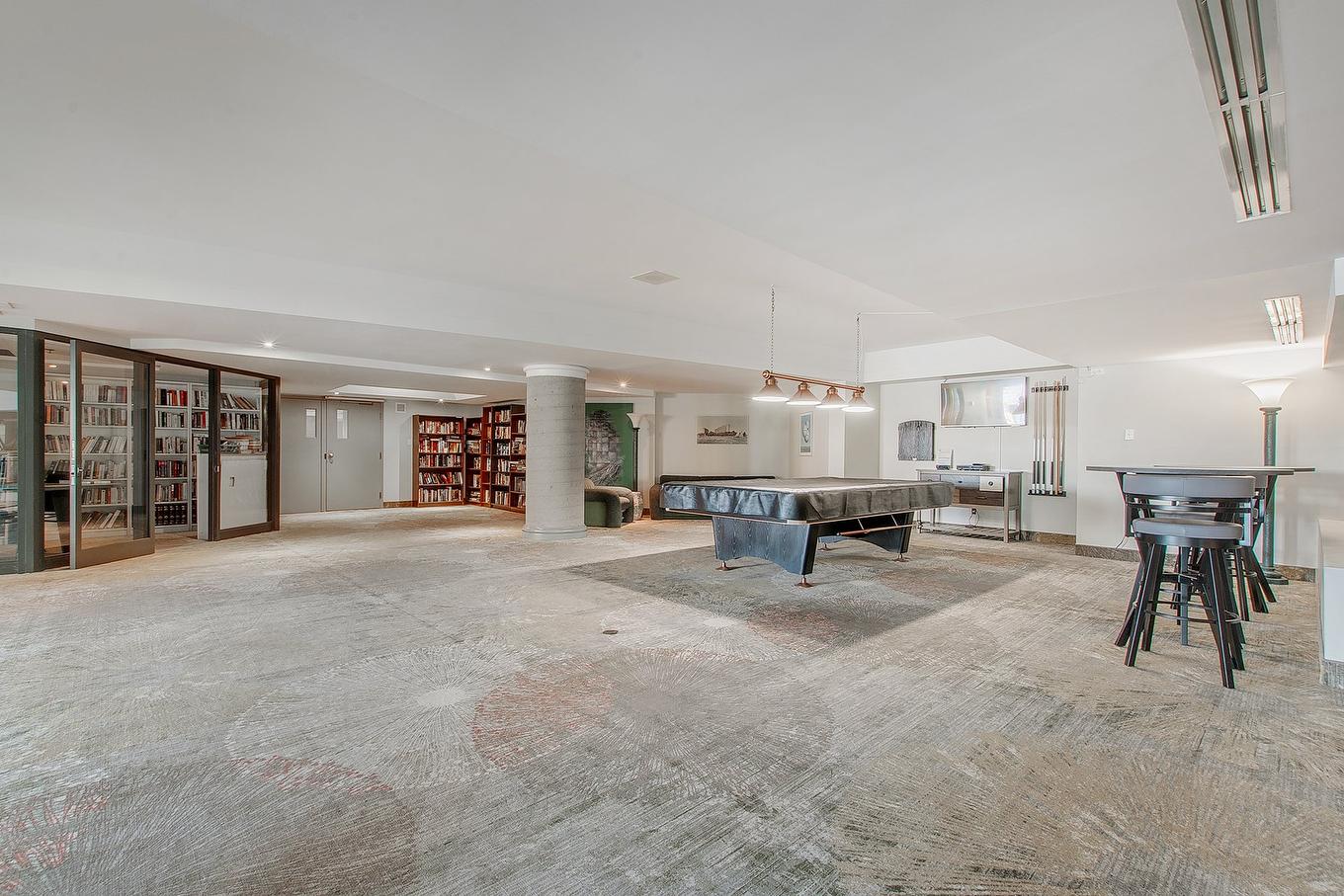 Library - 511-4450 Prom. Paton, Laval (Chomedey), QC - Indoor