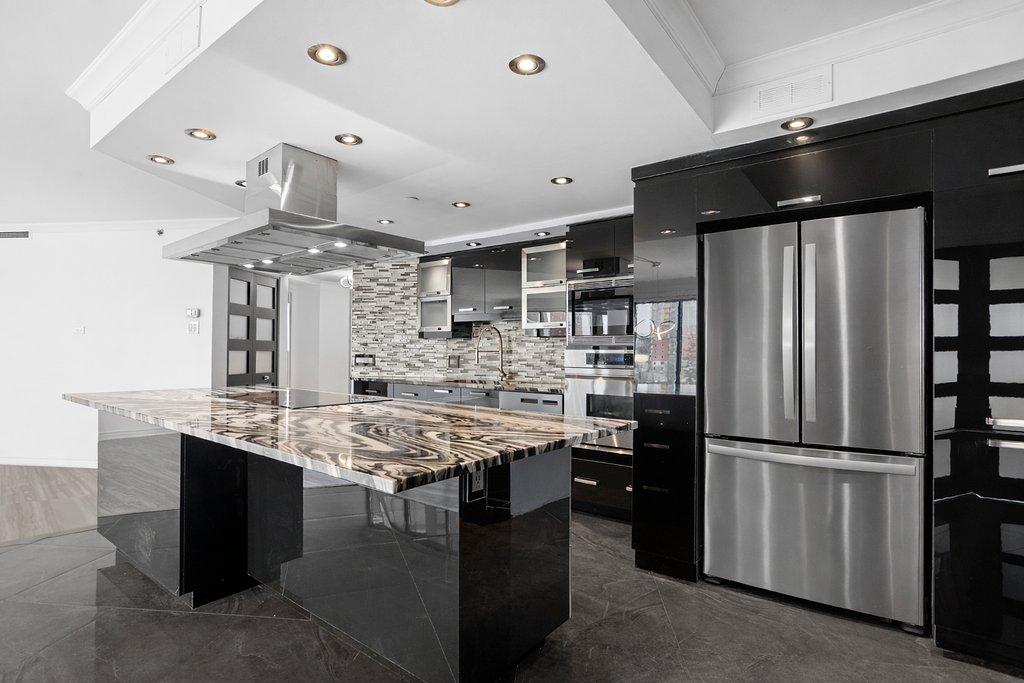 Kitchen - 511-4450 Prom. Paton, Laval (Chomedey), QC - Indoor Photo Showing Kitchen With Upgraded Kitchen