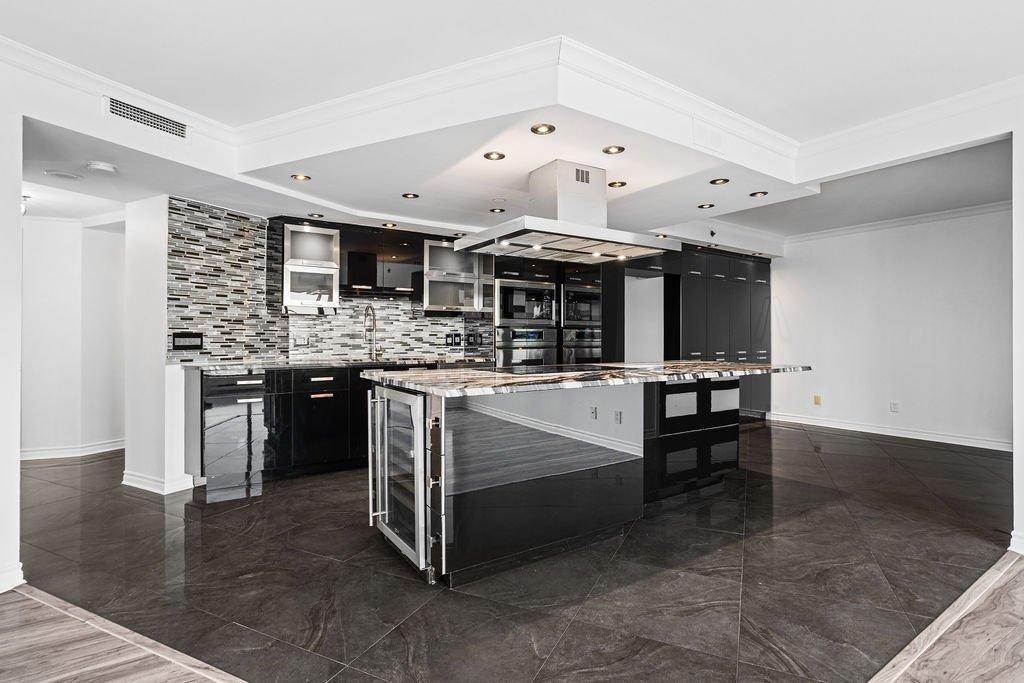 Kitchen - 511-4450 Prom. Paton, Laval (Chomedey), QC - Indoor