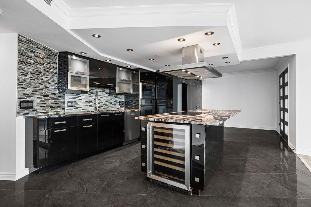 Kitchen - 511-4450 Prom. Paton, Laval (Chomedey), QC - Indoor Photo Showing Kitchen With Upgraded Kitchen