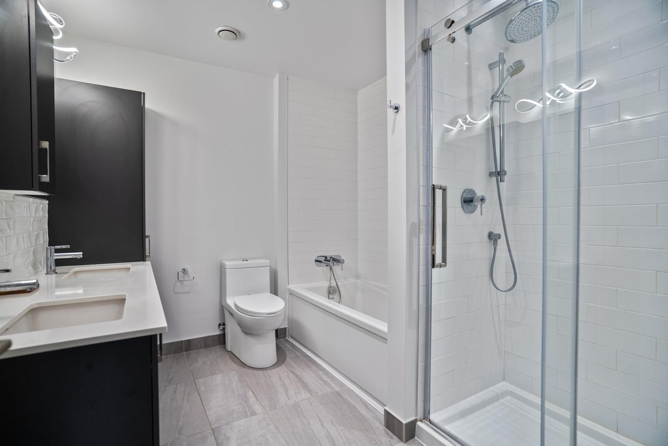 Bathroom - 210-7275 Rue D'Abancourt, Montréal (Saint-Léonard), QC - Indoor Photo Showing Bathroom