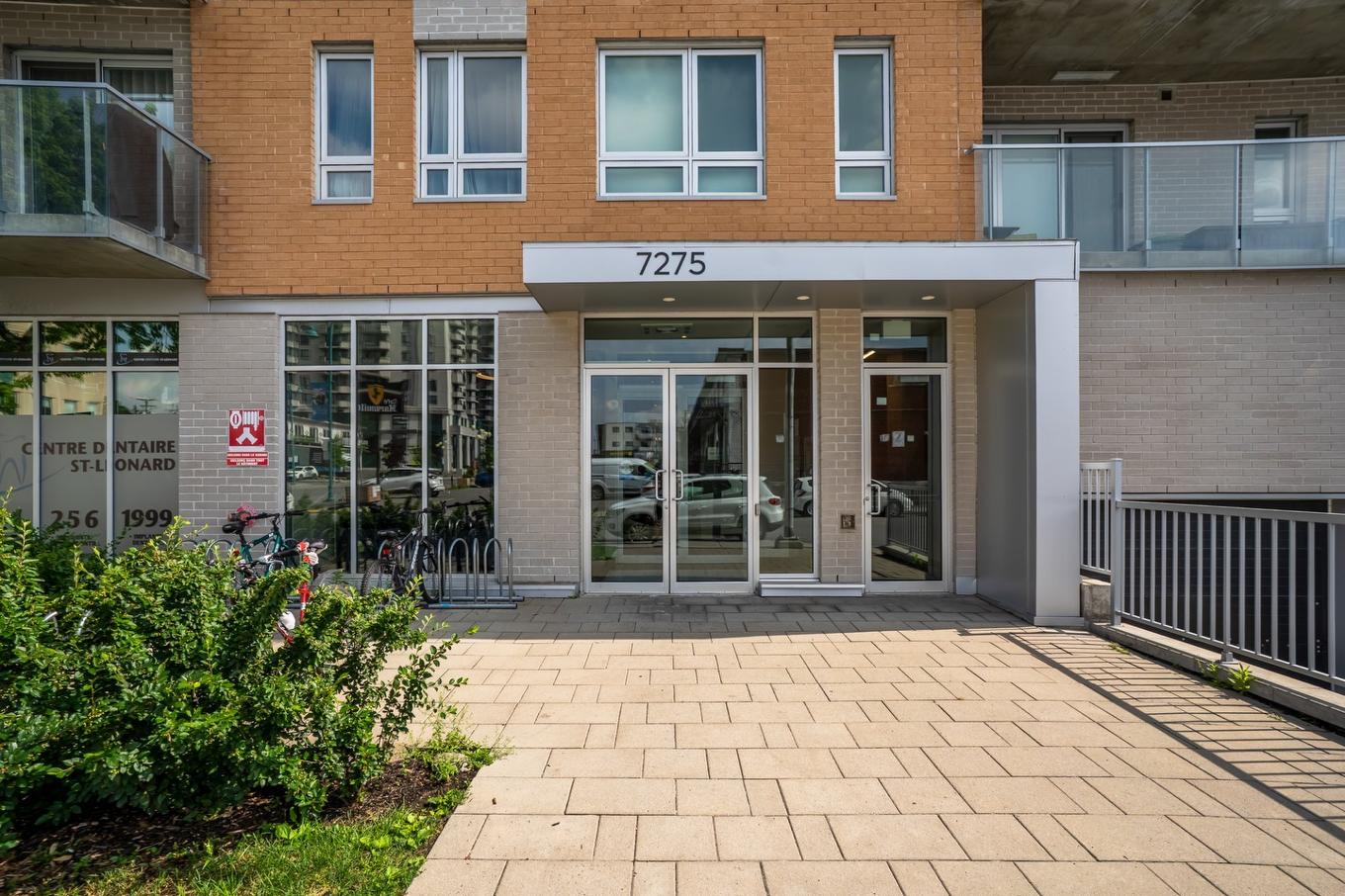 Exterior entrance - 210-7275 Rue D'Abancourt, Montréal (Saint-Léonard), QC - Outdoor