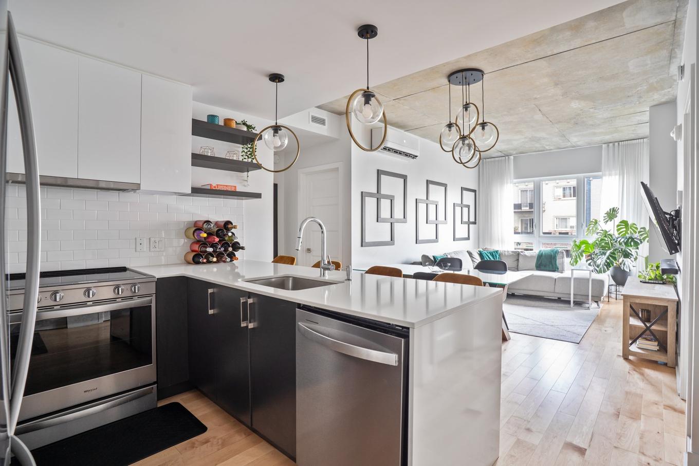 Kitchen - 210-7275 Rue D'Abancourt, Montréal (Saint-Léonard), QC - Indoor Photo Showing Kitchen With Upgraded Kitchen