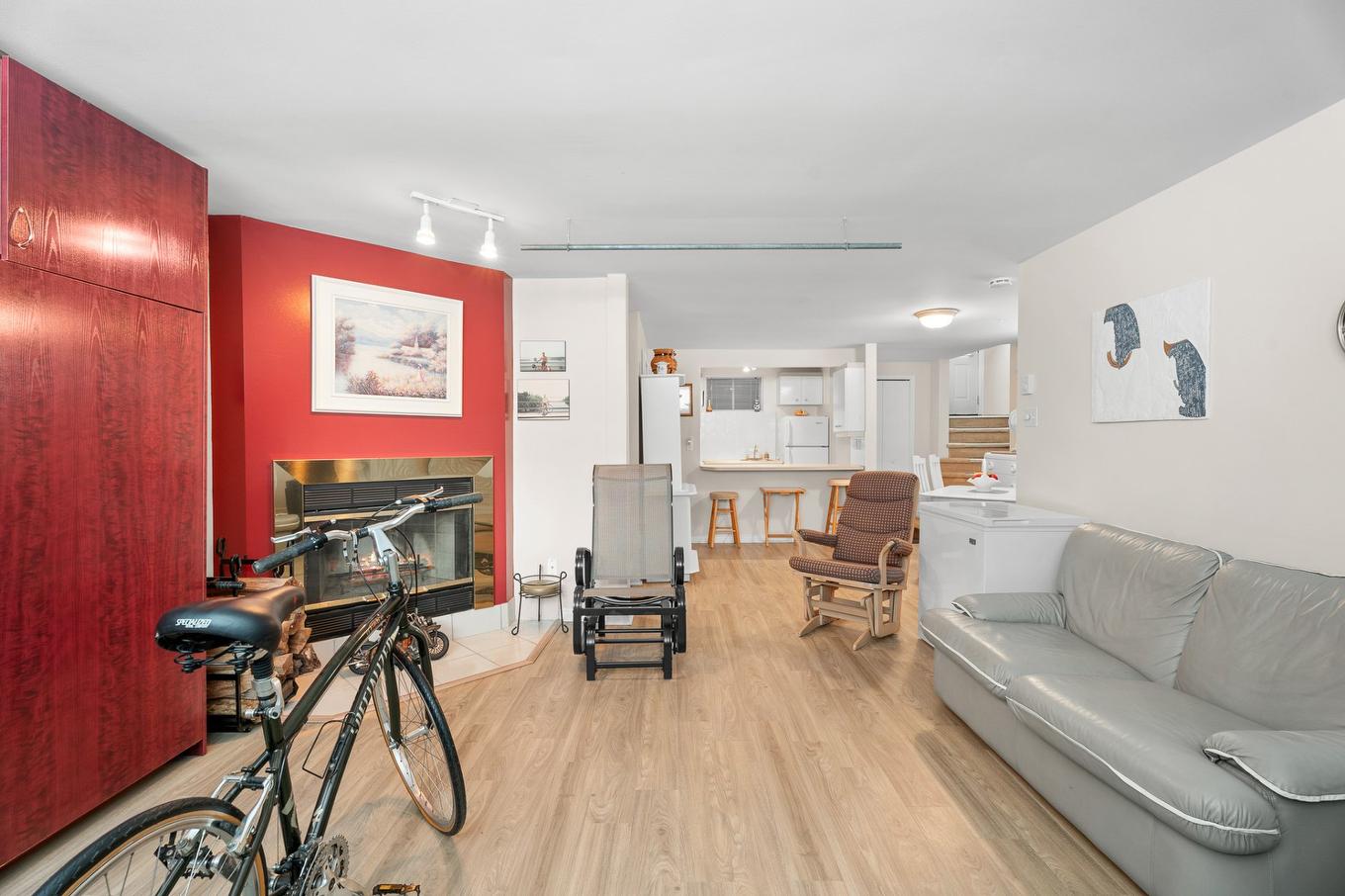 Salle familiale - 66 Av. Turcot, Saint-Sauveur, QC - Indoor