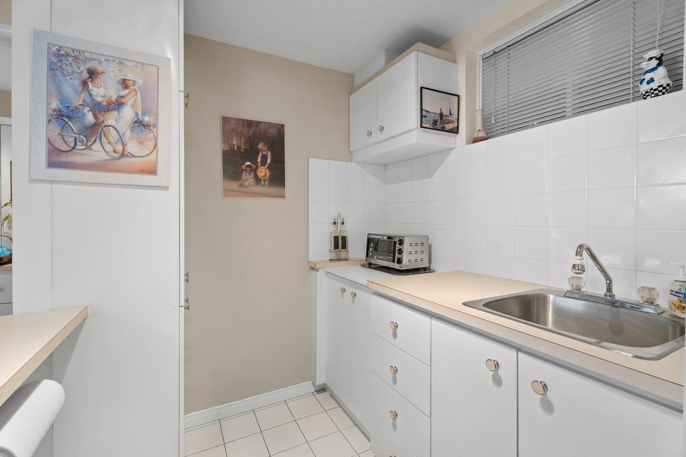 Cuisine - 66 Av. Turcot, Saint-Sauveur, QC - Indoor Photo Showing Kitchen