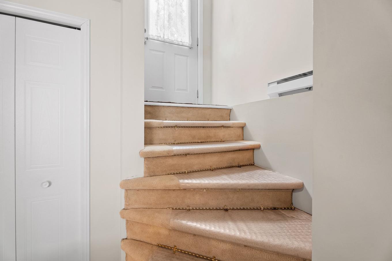 Entrée extérieure - 66 Av. Turcot, Saint-Sauveur, QC - Indoor Photo Showing Other Room