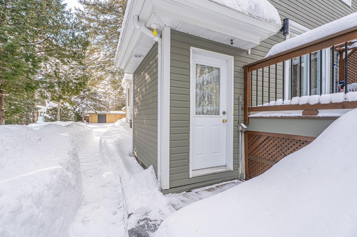 Entrée extérieure - 66 Av. Turcot, Saint-Sauveur, QC - Outdoor