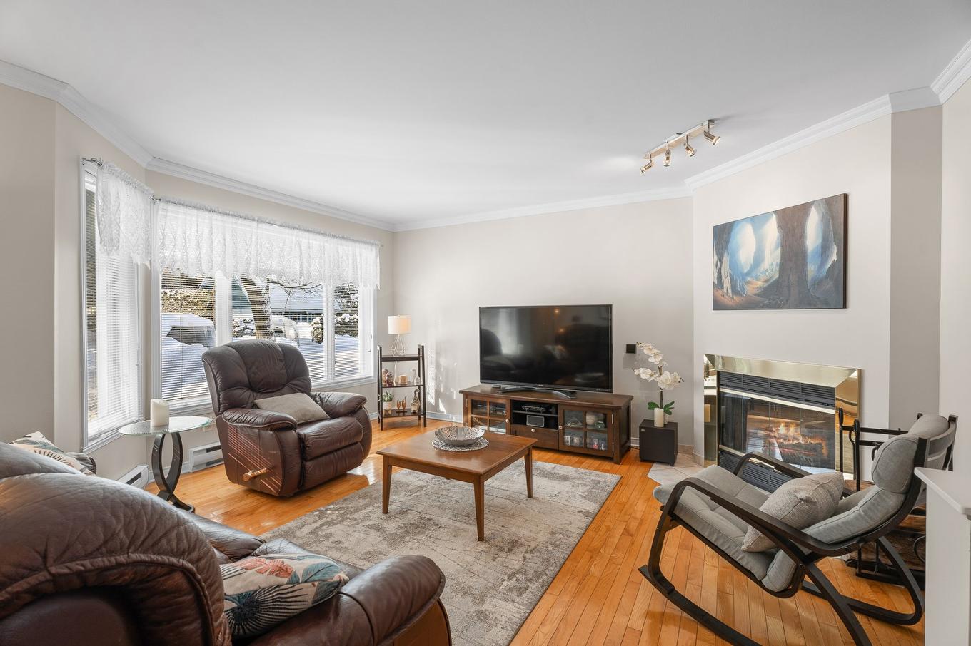 Salon - 66 Av. Turcot, Saint-Sauveur, QC - Indoor Photo Showing Living Room With Fireplace