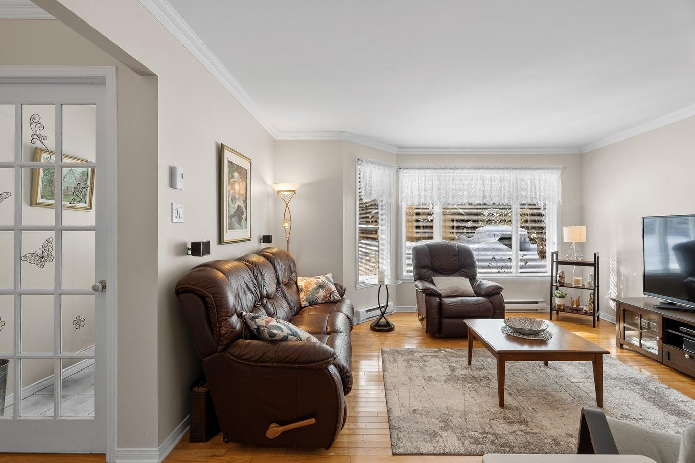 Salon - 66 Av. Turcot, Saint-Sauveur, QC - Indoor Photo Showing Living Room