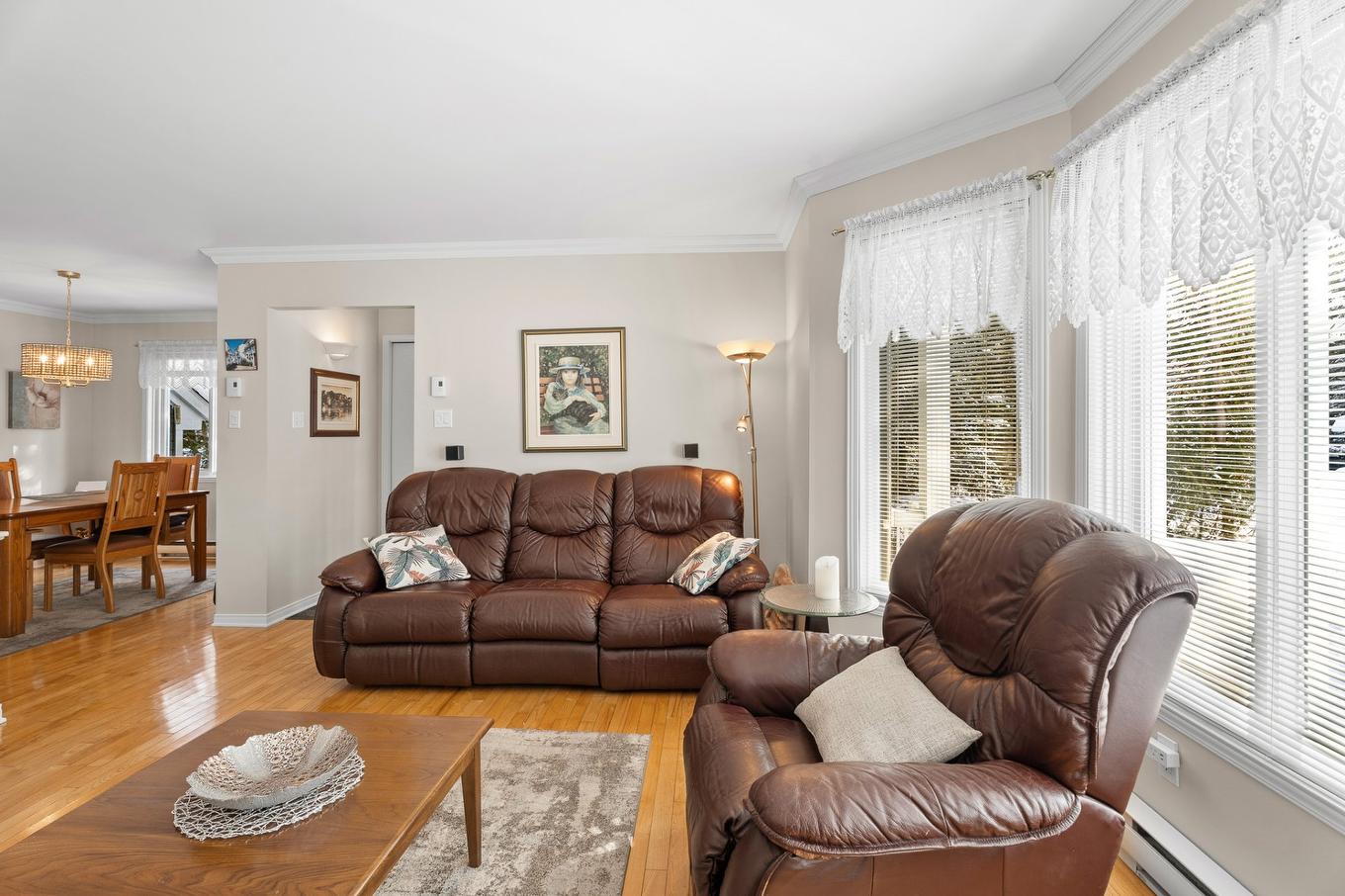 Salon - 66 Av. Turcot, Saint-Sauveur, QC - Indoor Photo Showing Living Room