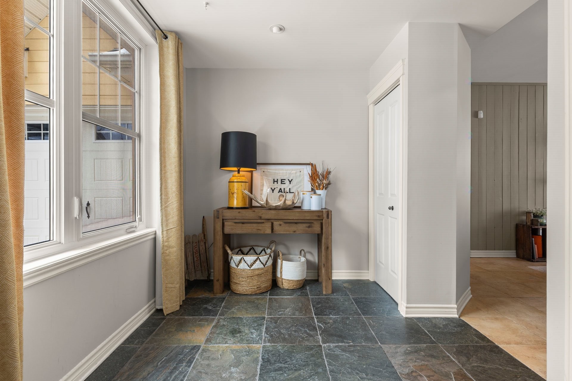 Hall d'entrée/Vestibule - 243 Rue Létourneau, Rigaud, QC - Indoor Photo Showing Other Room