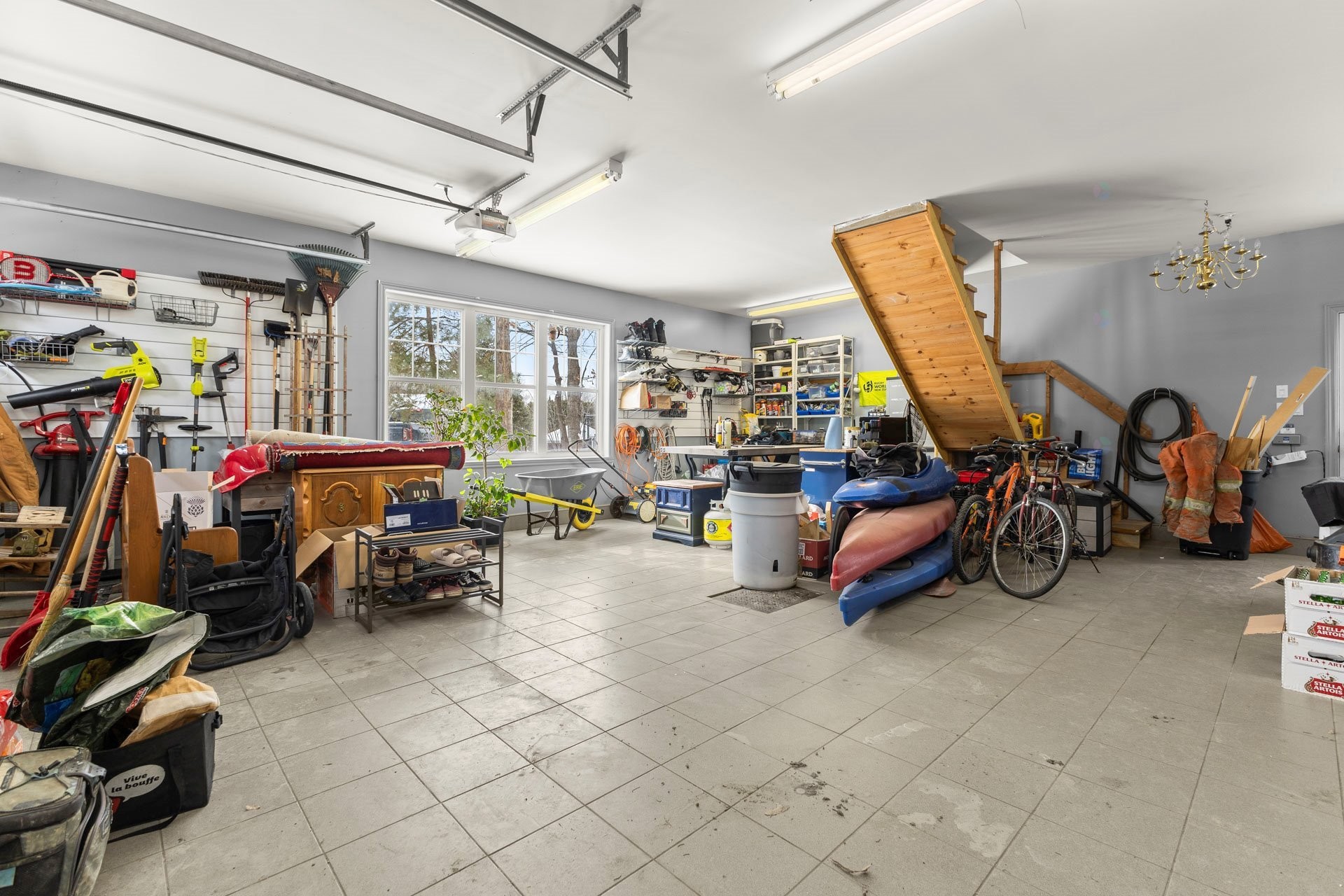 Garage - 243 Rue Létourneau, Rigaud, QC - Indoor Photo Showing Garage