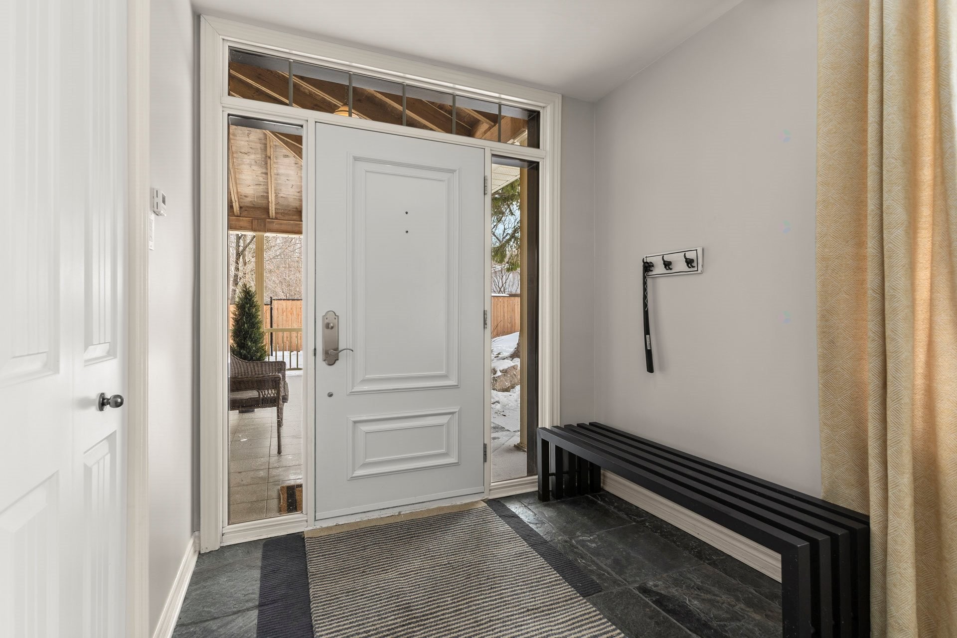 Hall d'entrée/Vestibule - 243 Rue Létourneau, Rigaud, QC - Indoor Photo Showing Other Room
