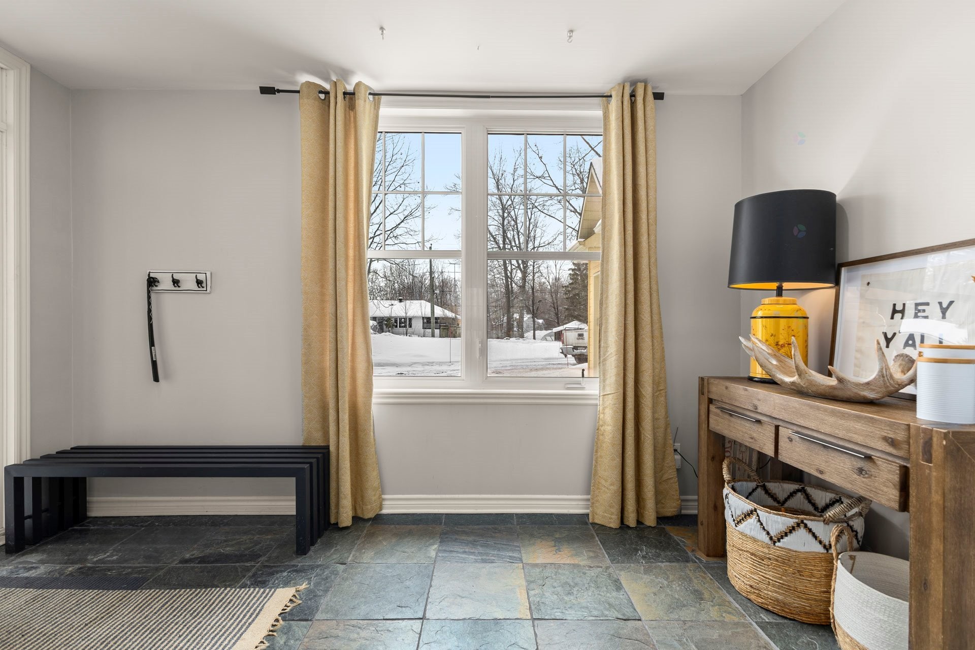 Hall d'entrée/Vestibule - 243 Rue Létourneau, Rigaud, QC - Indoor Photo Showing Other Room