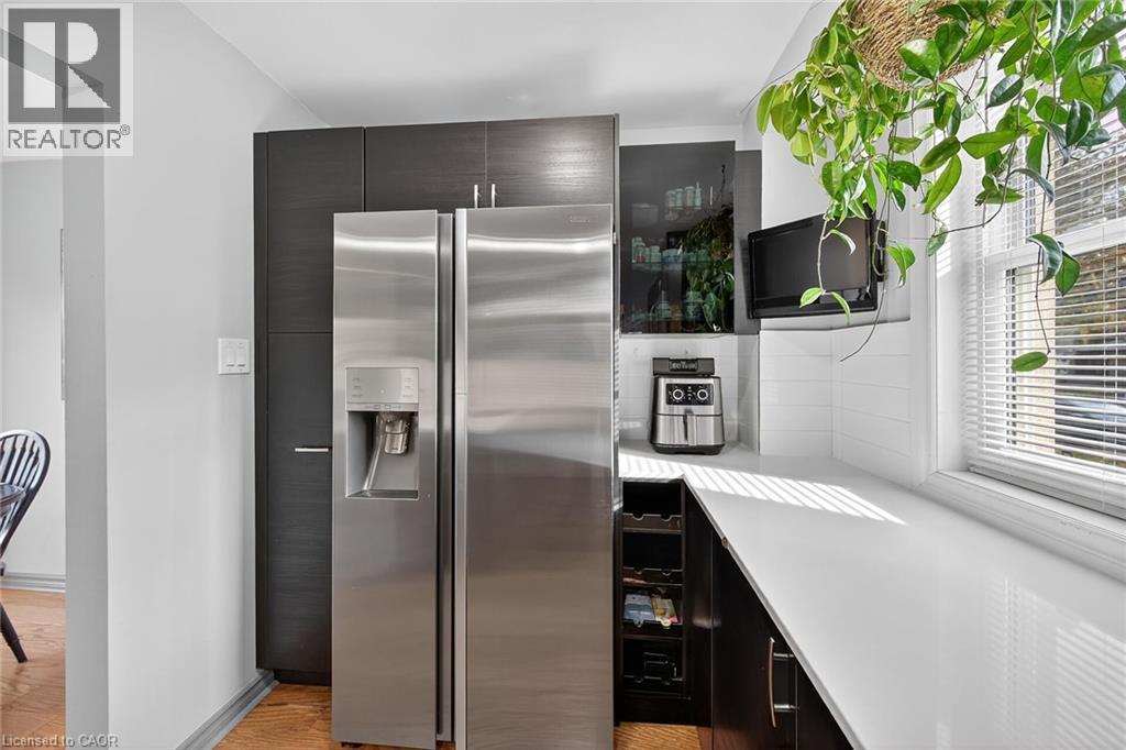 211 Birchcliffe Crescent, Hamilton, ON - Indoor Photo Showing Kitchen With Stainless Steel Kitchen
