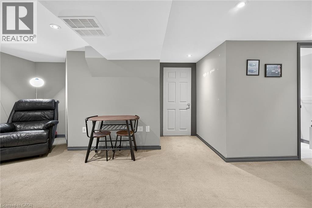 211 Birchcliffe Crescent, Hamilton, ON - Indoor Photo Showing Other Room