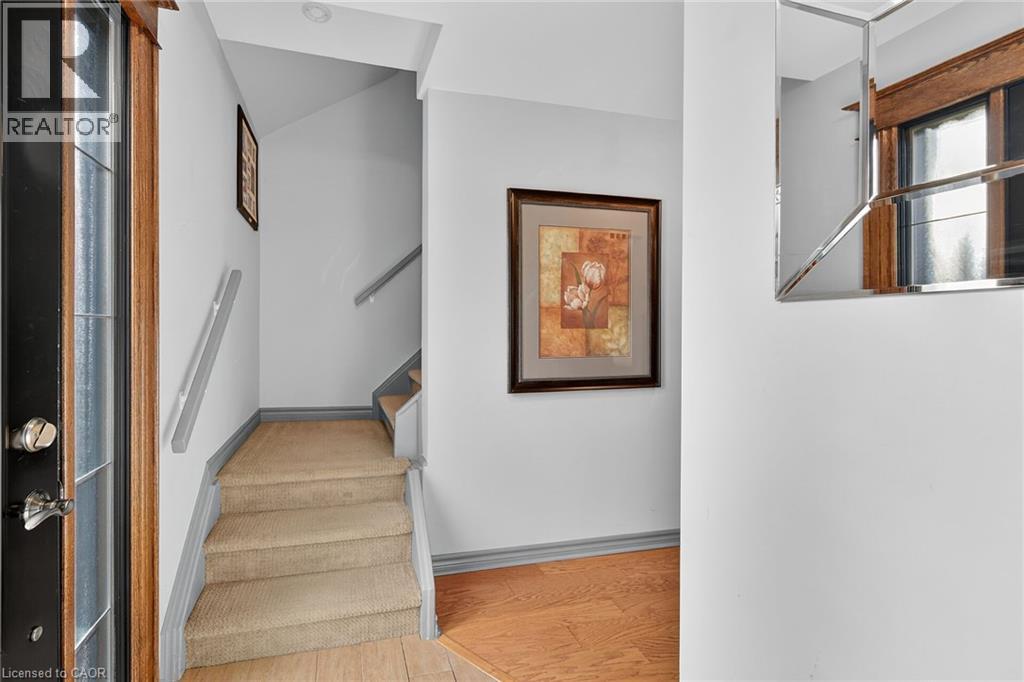 211 Birchcliffe Crescent, Hamilton, ON - Indoor Photo Showing Other Room