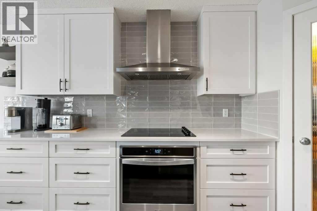 141 Lavender Link, Chestermere, AB - Indoor Photo Showing Kitchen With Upgraded Kitchen