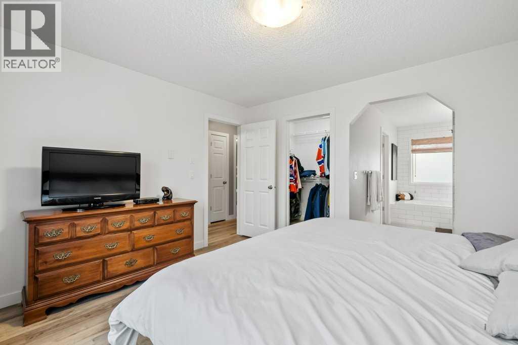 141 Lavender Link, Chestermere, AB - Indoor Photo Showing Bedroom