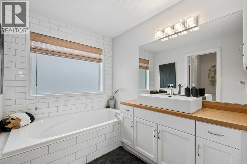 141 Lavender Link, Chestermere, AB - Indoor Photo Showing Bathroom