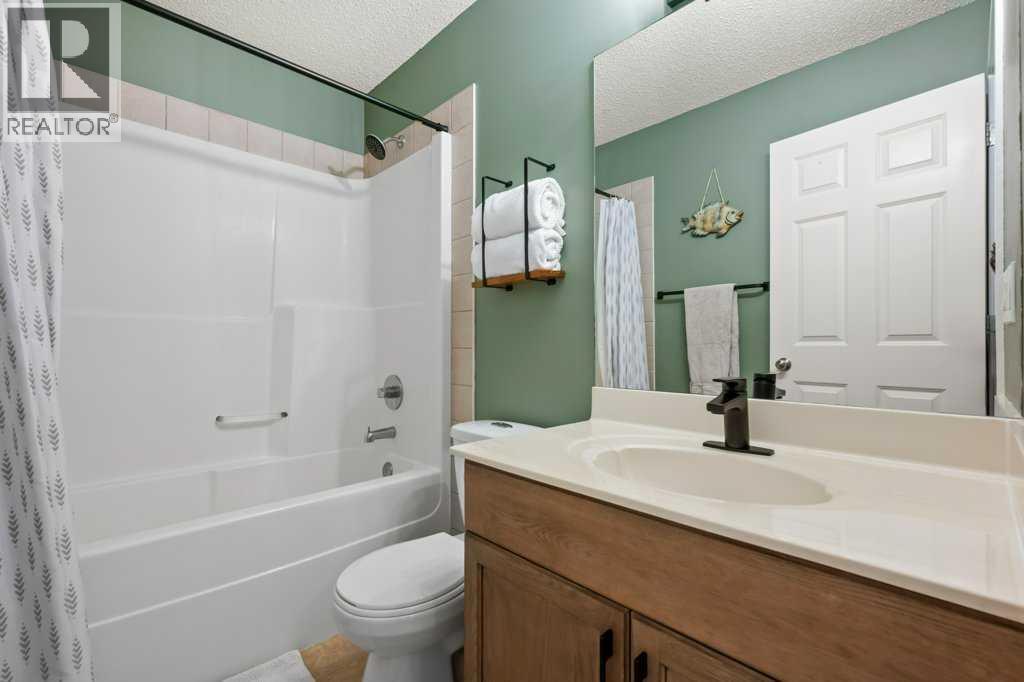 141 Lavender Link, Chestermere, AB - Indoor Photo Showing Bathroom