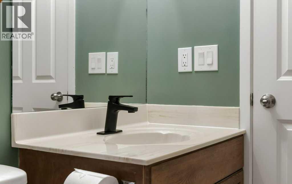 141 Lavender Link, Chestermere, AB - Indoor Photo Showing Bathroom