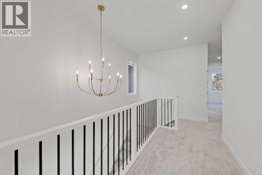 8136 47 Avenue Nw, Calgary, AB - Indoor Photo Showing Other Room