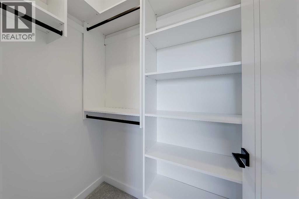 8136 47 Avenue Nw, Calgary, AB - Indoor With Storage