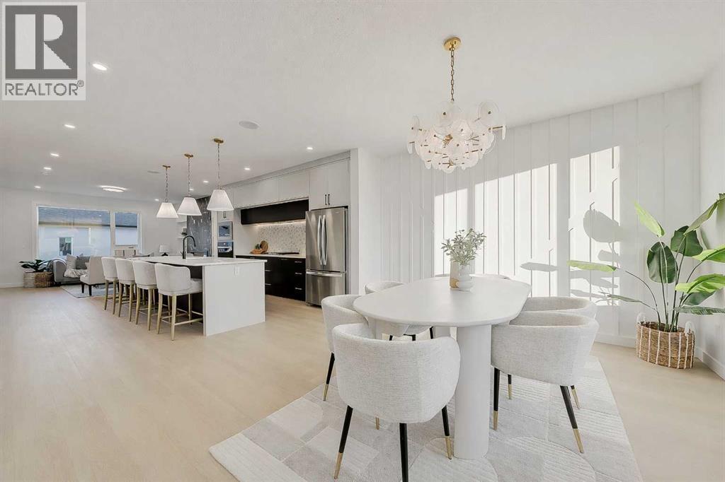 8136 47 Avenue Nw, Calgary, AB - Indoor Photo Showing Dining Room