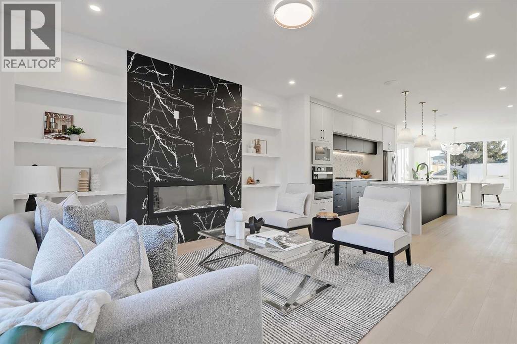 8136 47 Avenue Nw, Calgary, AB - Indoor Photo Showing Living Room