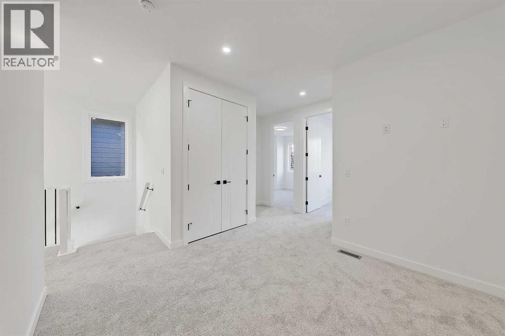 8136 47 Avenue Nw, Calgary, AB - Indoor Photo Showing Other Room