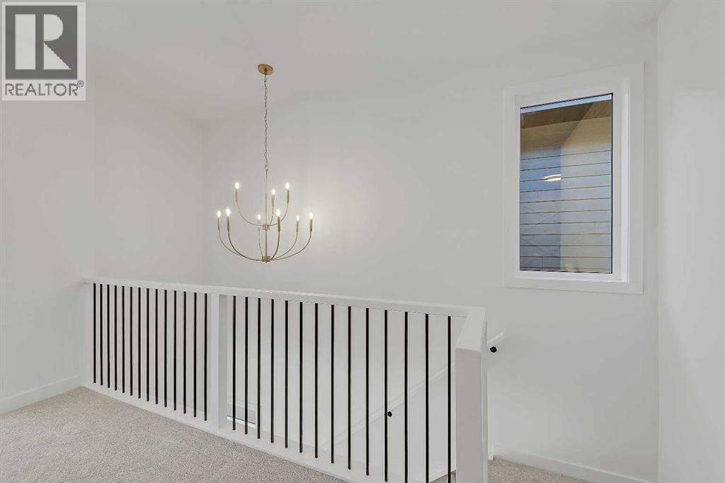 8136 47 Avenue Nw, Calgary, AB - Indoor Photo Showing Other Room